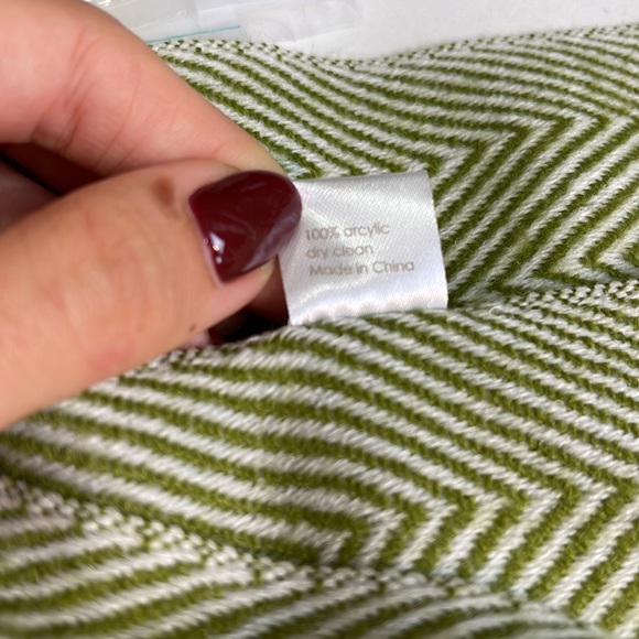 Green and White Shawl soft - Picture 3 of 4